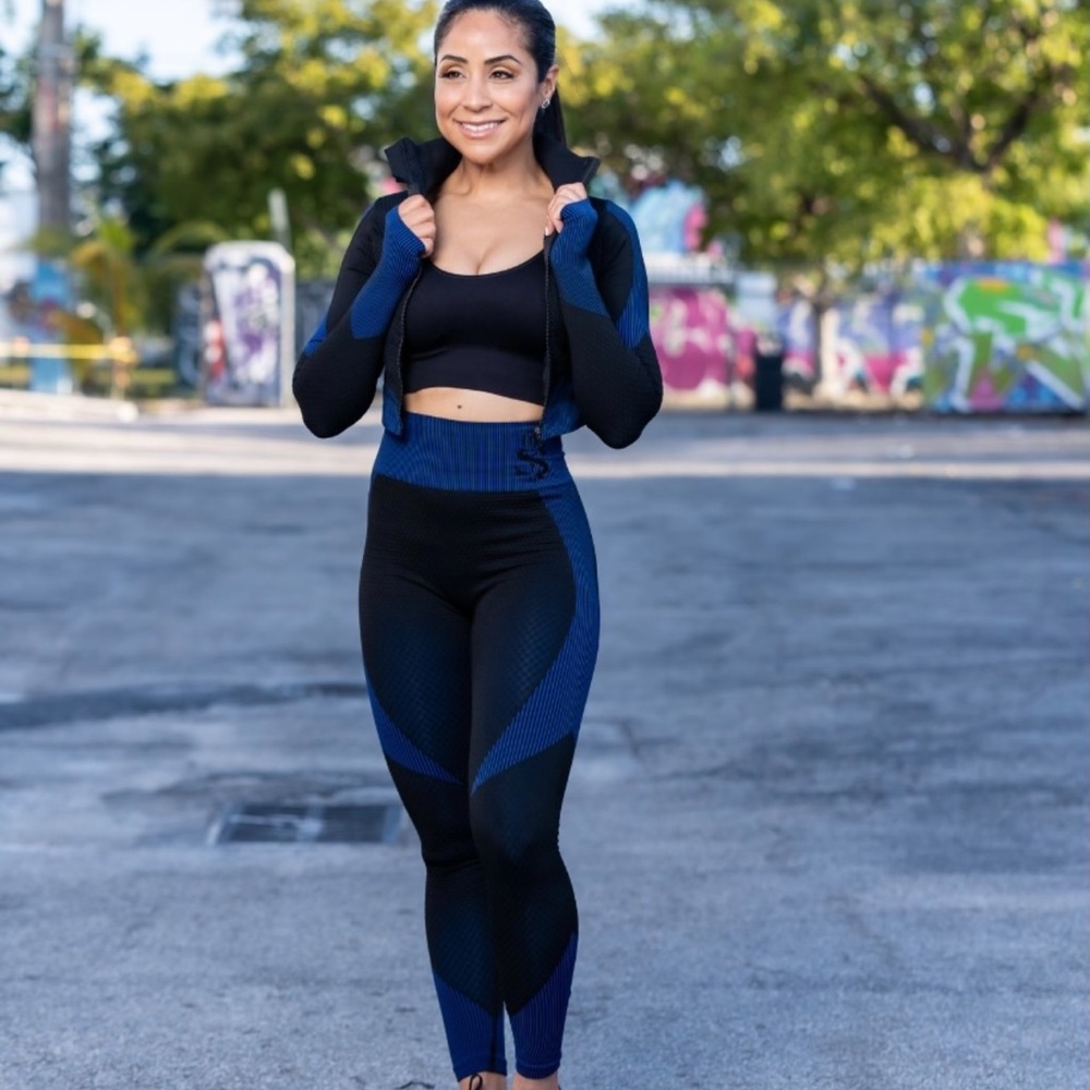 Textured Blue and Black Seamless Crop Top and Leggings